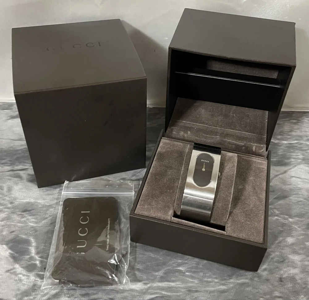 GUCCI 2400L 手镯手表正面照