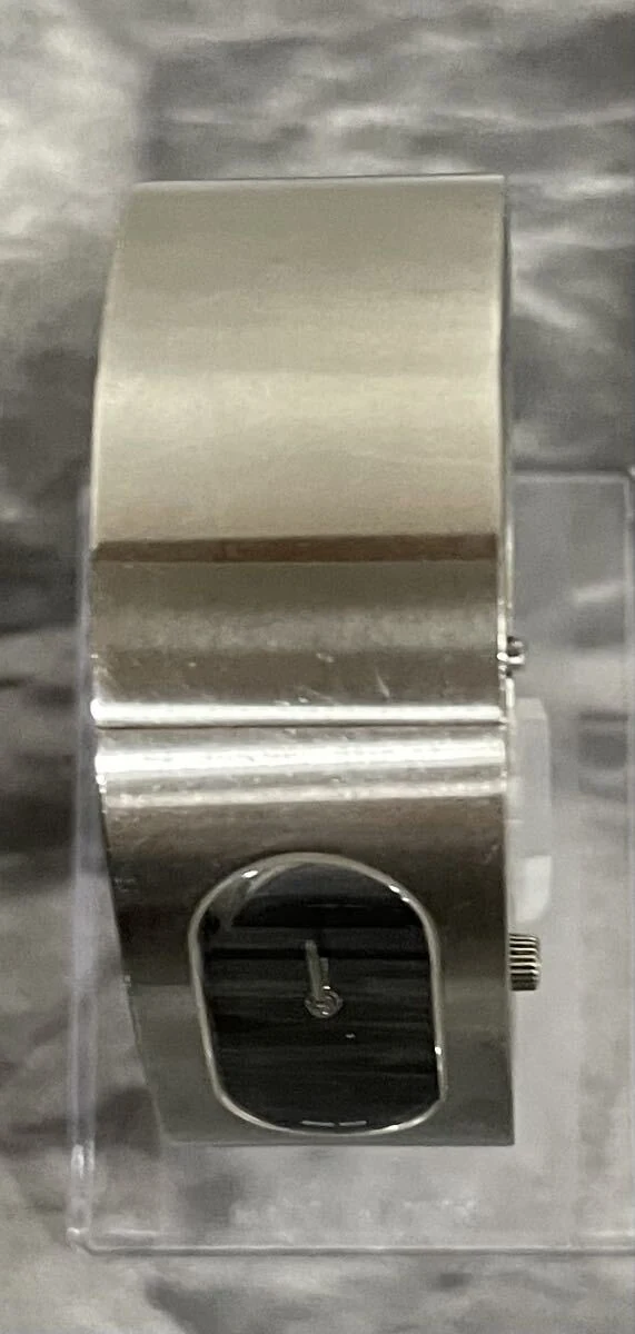 GUCCI 2400L 手镯手表表盘细节