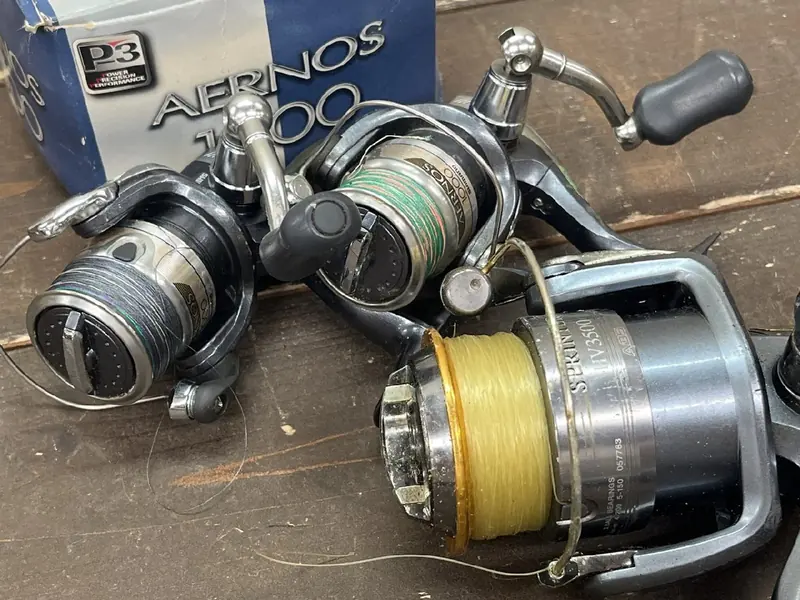 SHIMANO AERNOS 1000 与 Daiwa HV3500 卷线器 3 件套装整体外观