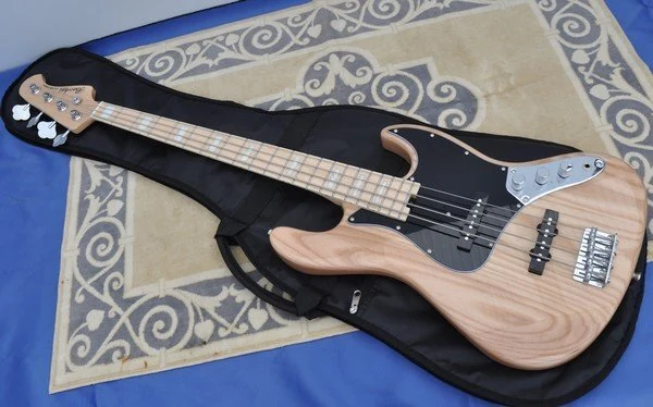 Bacchus WJB-750M-ASH CNA 琴身与指板细节