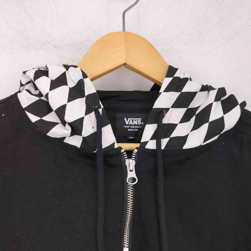 VANS 连帽衫标签与型号标注细节