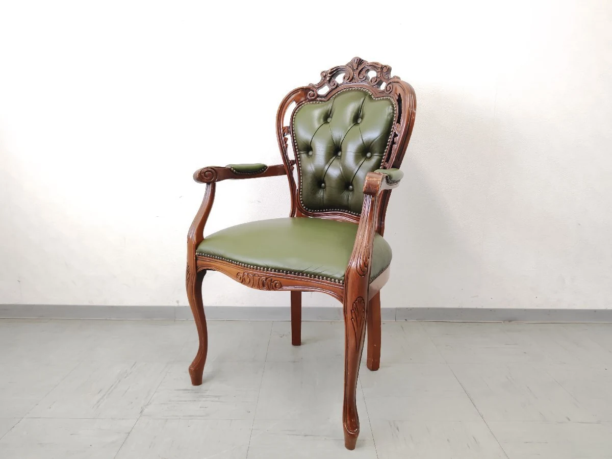 Verona Classic 皮革扶手餐椅整体外观