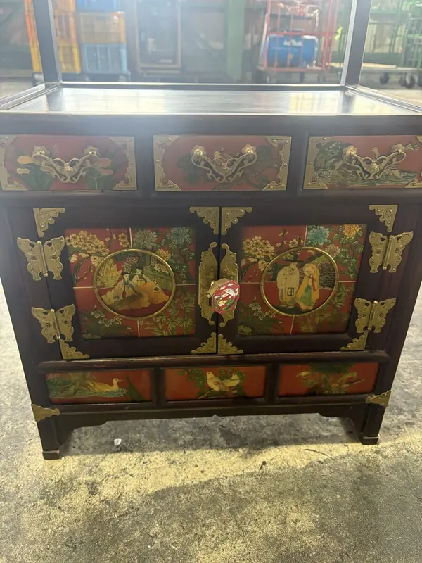 红色基调的人物画与花鸟画装饰面板