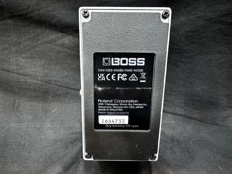 BOSS XS-1 随附原箱的外观