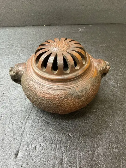 备前烧三足狮子耳透雕盖香炉 3800 日元成交_樱花直邮