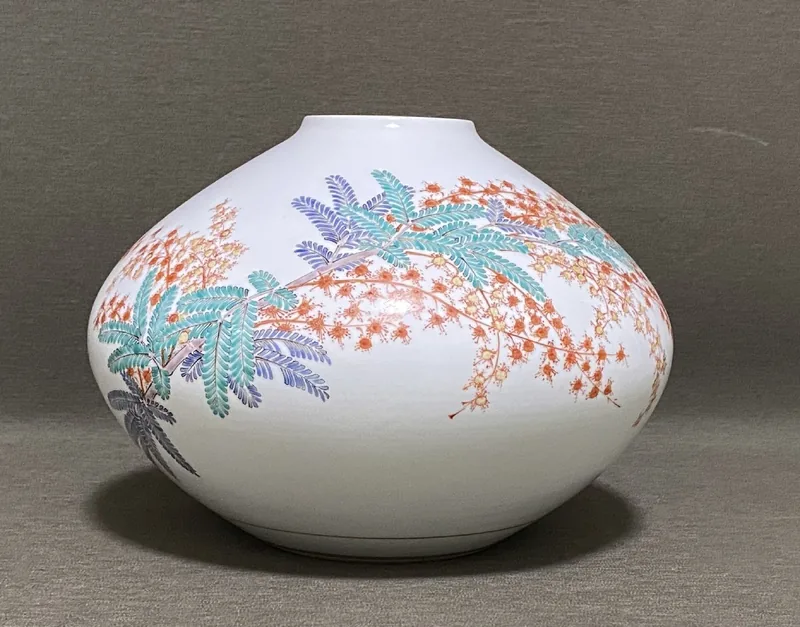 十四代酒井田柿右卫门 锦·赤紫文花瓶 三越个展出品作 以 121500 日元成交_樱花直邮