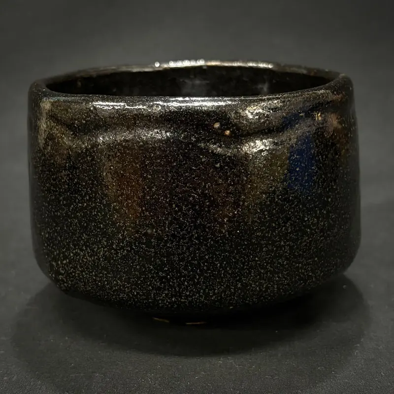 黑乐茶碗碗口与釉面细节