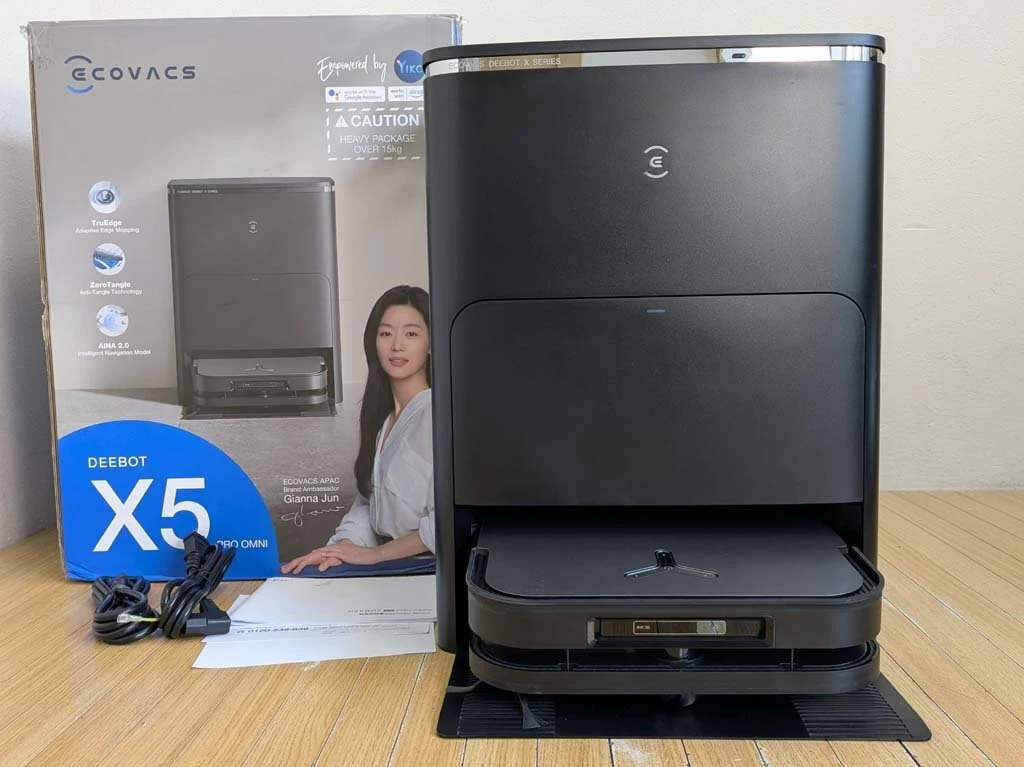 ECOVACS DEEBOT X5 PRO OMNI 扫地机器人整机外观
