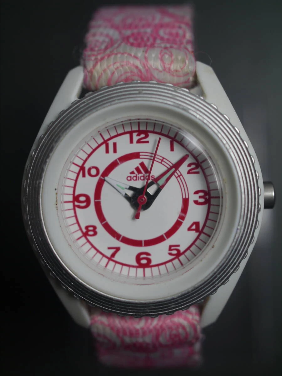 腕表底盖 WATER RESISTANT 5ATM 刻印细节