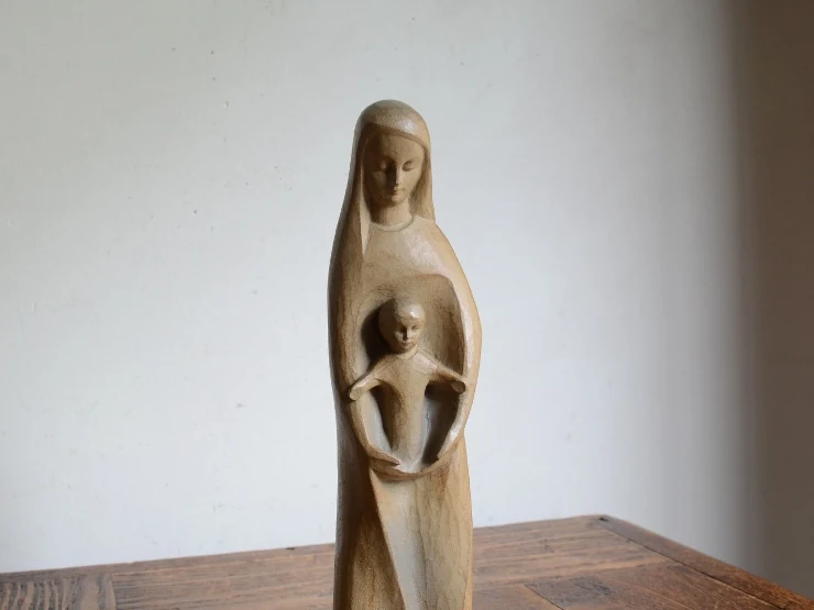 摆件的面部与圣子细节展示
