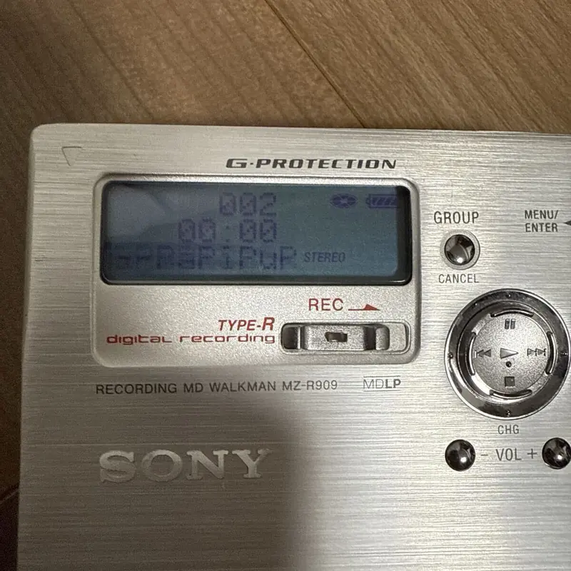SONY MZ-R909 附带的使用说明书、保证书与 2002 年购入明细单