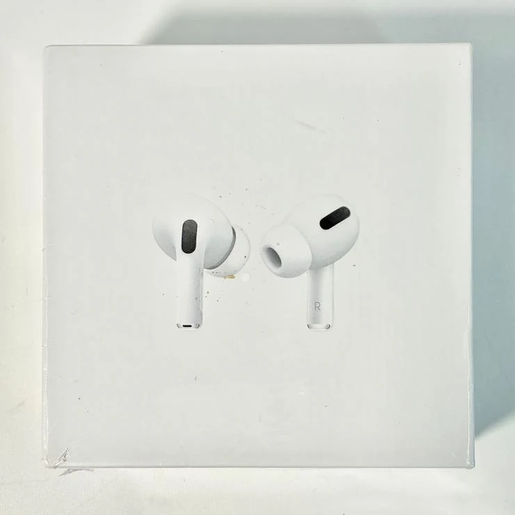 AirPods Pro 包装盒与型号标注细节