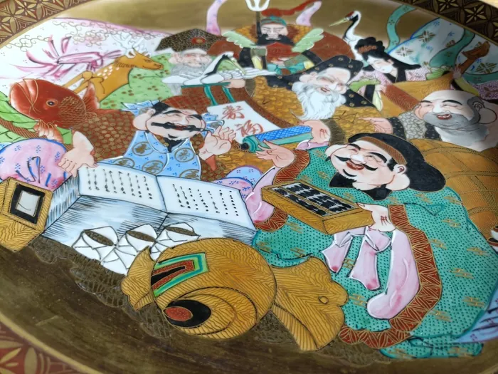 饰皿边缘与釉面细节