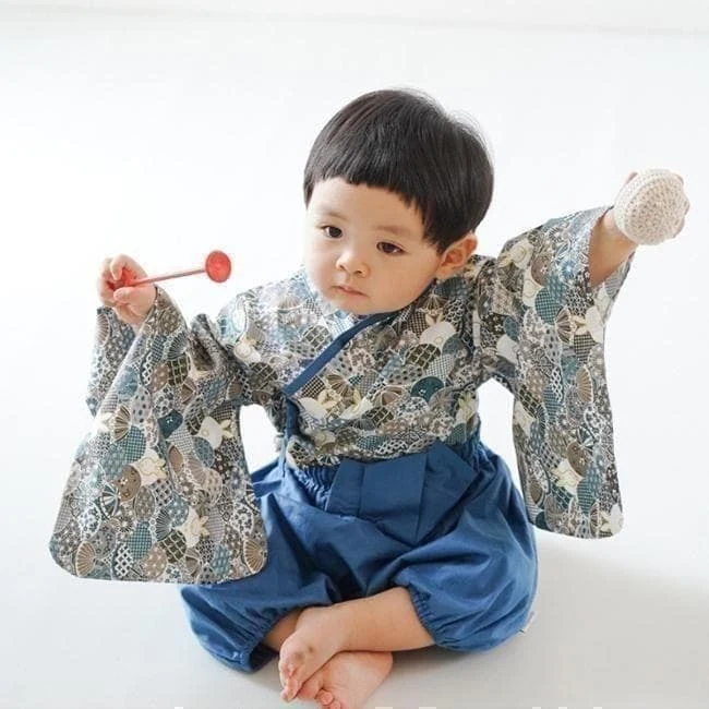 幼童穿着兔纹袴套装的下装展示图