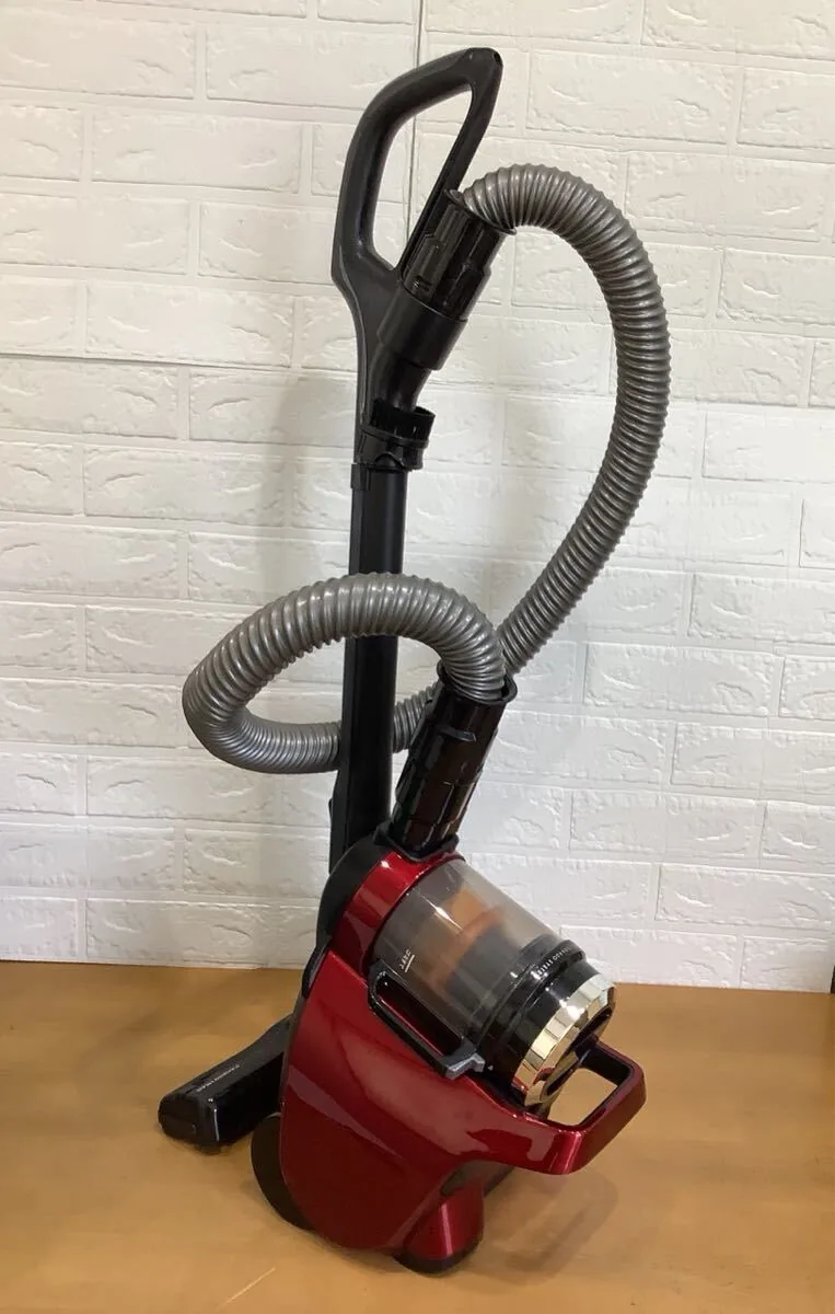 东芝 VC-CF30-R 龙卷风迷你吸尘器整体外观