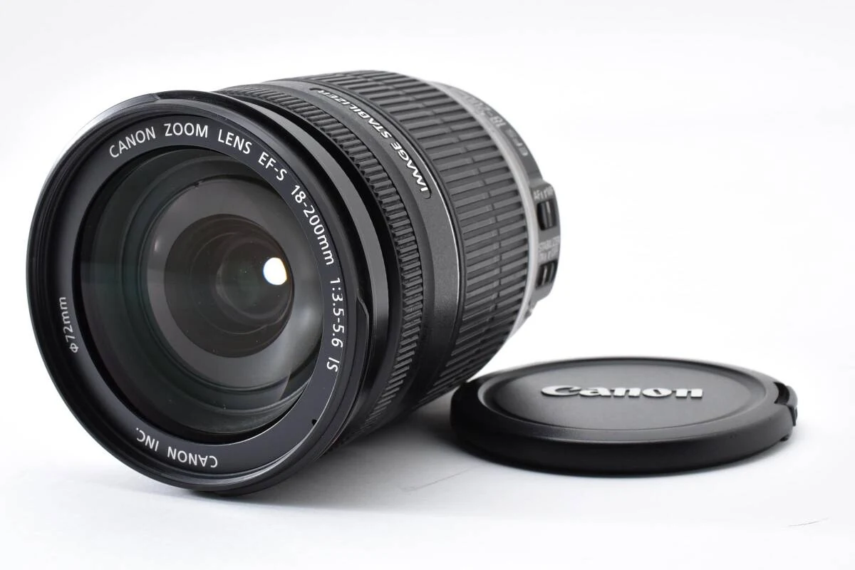 佳能 EF-S 18-200mm f/3.5-5.6 IS 镜头整体外观图