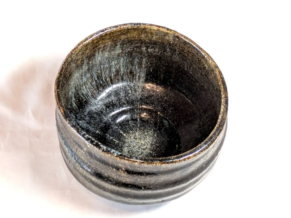 茶碗口沿与内部状态