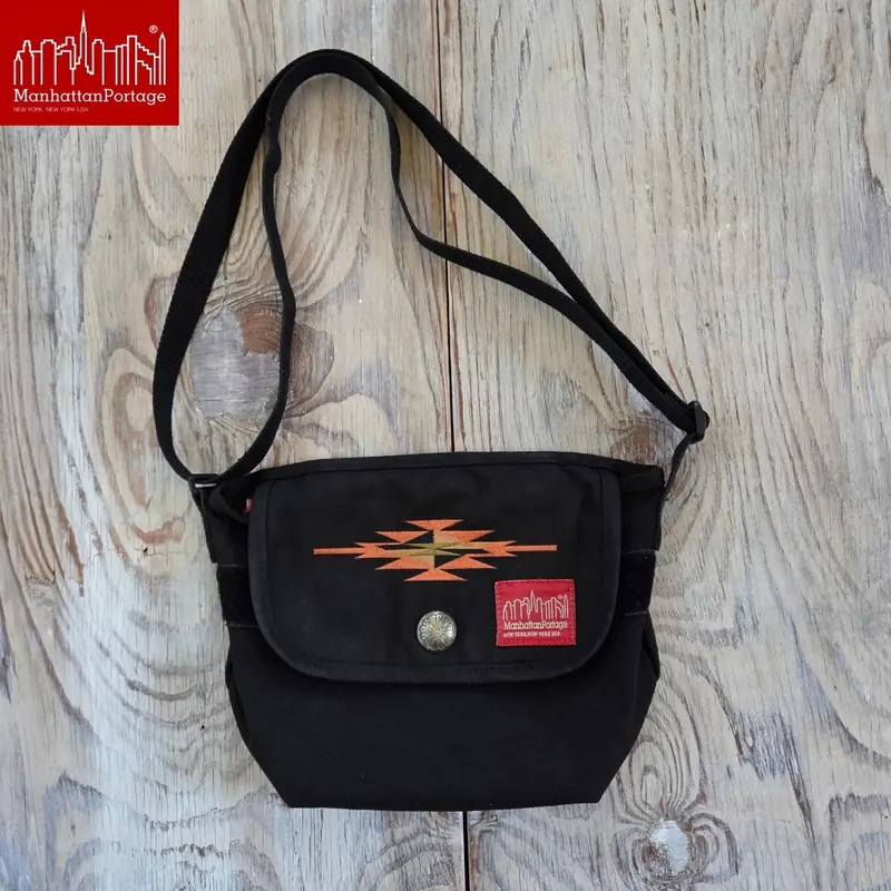Manhattan Portage 曼哈顿邮差包黑色正面全貌