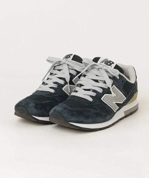 New Balance 低帮运动鞋蓝色鞋面整体外观