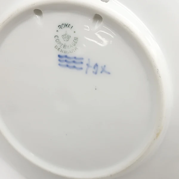 纪念盘背面与盘底磨损情况