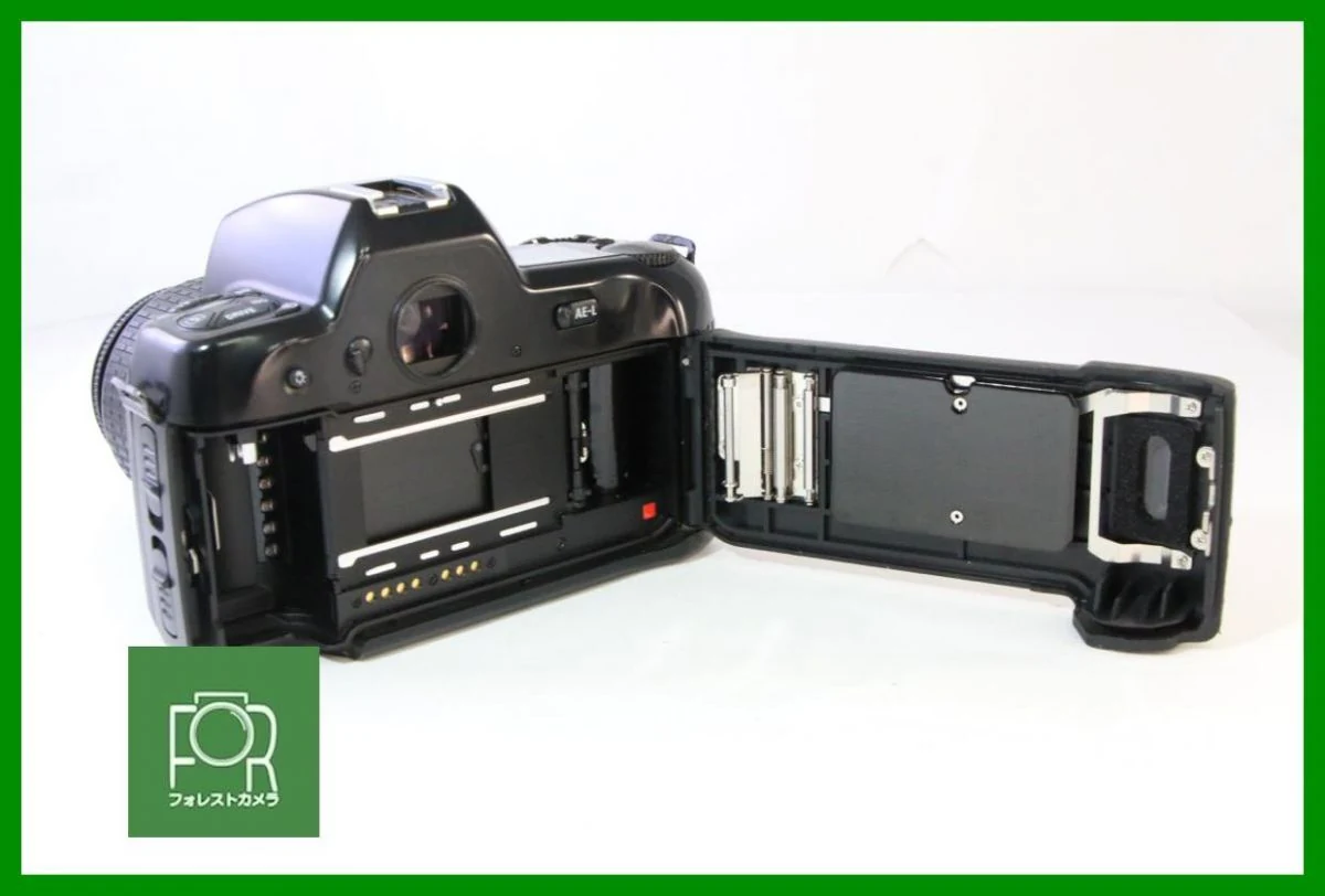 Nikon F90X 机身背面，后盖打开并露出胶片仓