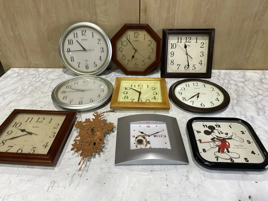 日本雅虎拍卖上打包出售的 Maruman、SEIKO、SALONE、FORUM 等品牌复古挂钟合影