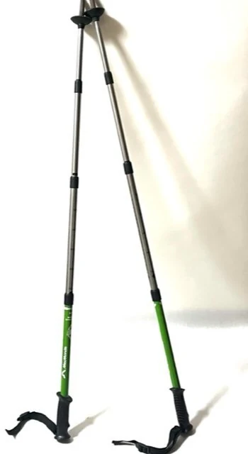 登山杖伸缩杆身与握把部位细节