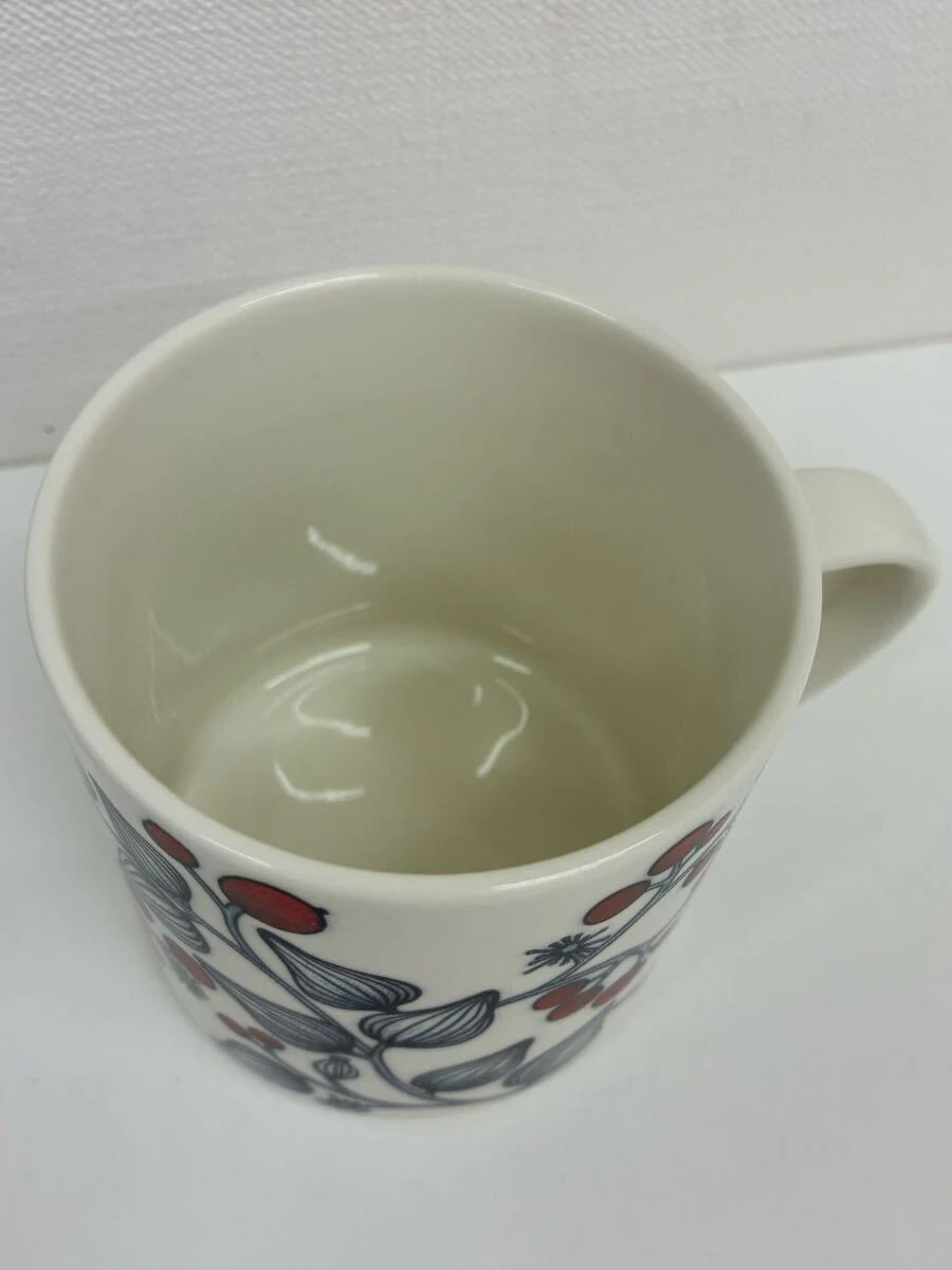 马克杯底面保留的 Made in Finland 原产国贴纸