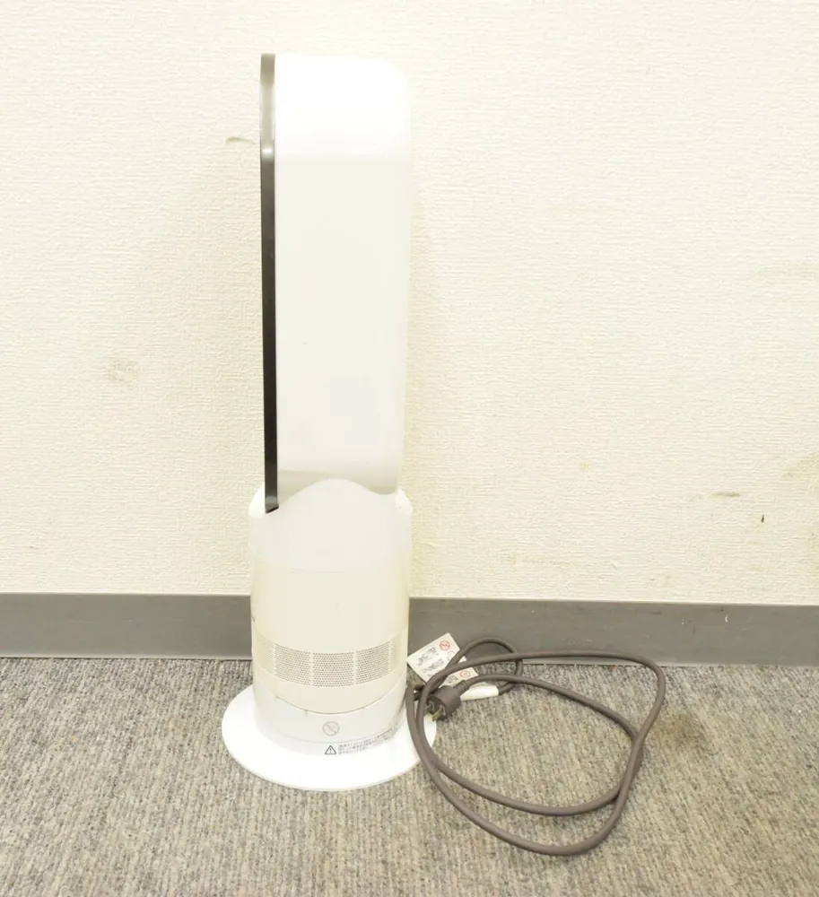 dyson AM09 暖风机机身铭牌,可见型号 ND3-JP-MHA518A