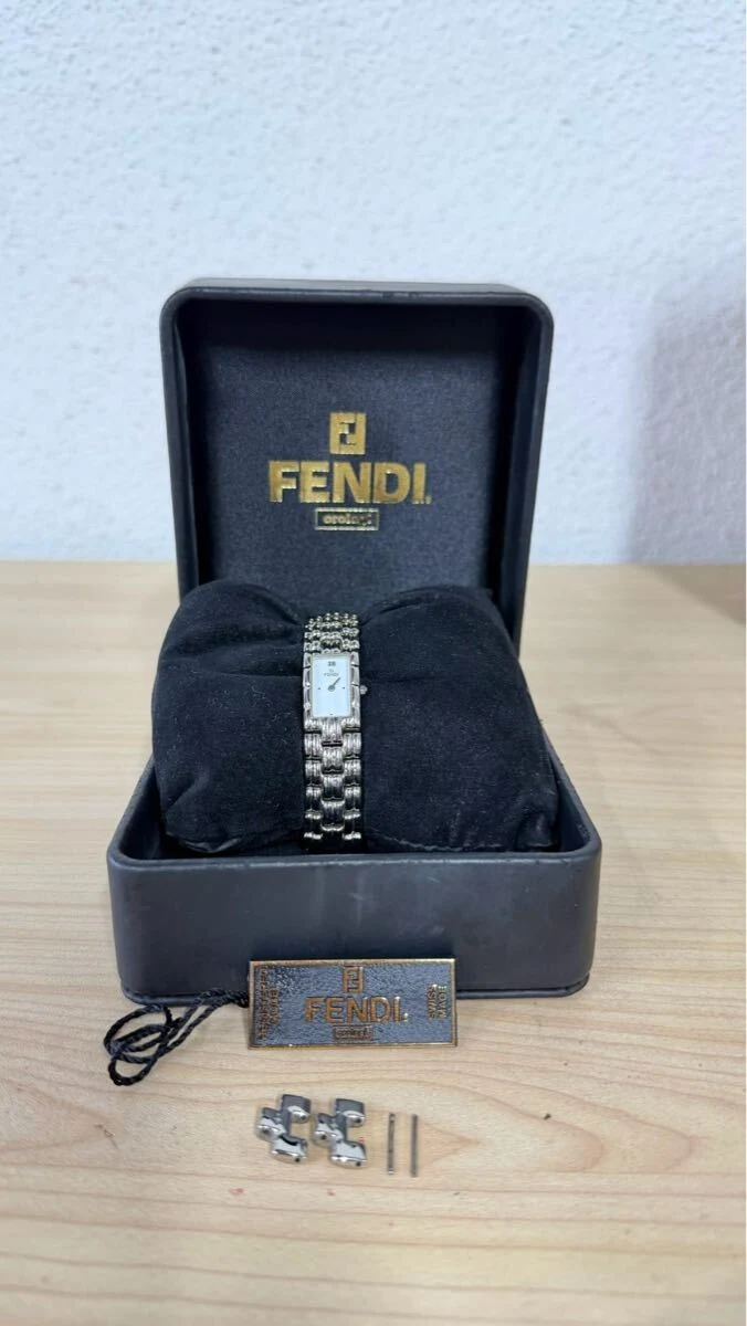 FENDI 660L 石英女表正面外观