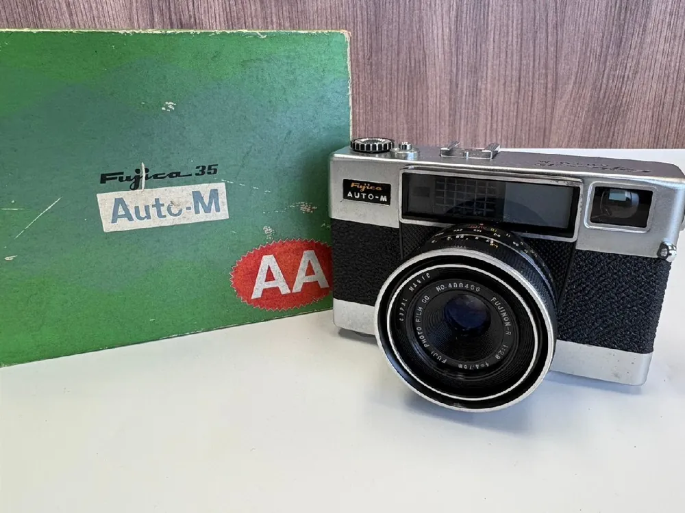 FUJICA 与 YASHICA 机身正面外观